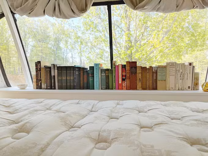 Cô gái bỏ nhà ở thành phố để sống trên xe bus suốt 3 năm