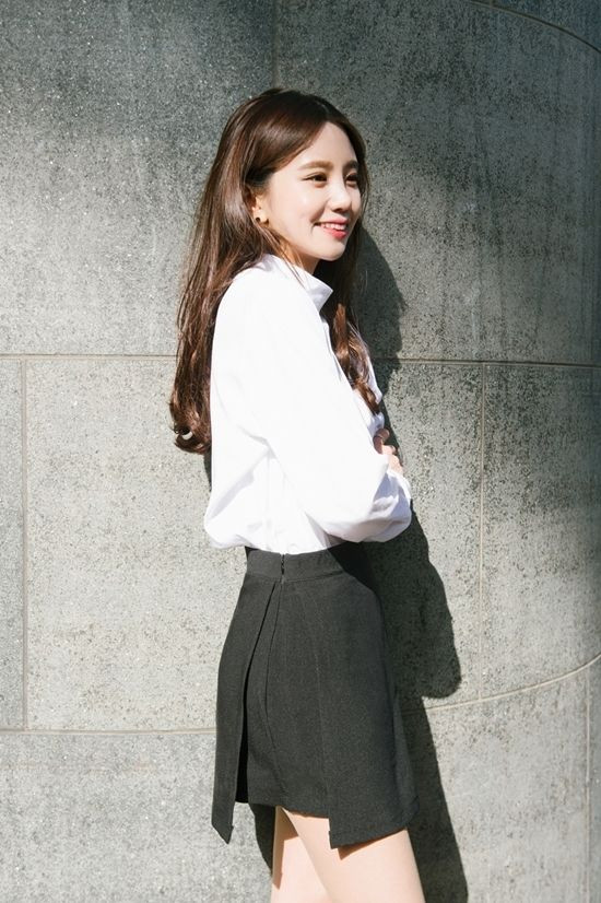 Sau cơn sốt váy vạt quấn, chân váy origami là sự xuất hiện của các kiểu váy xếp layer phá cách.