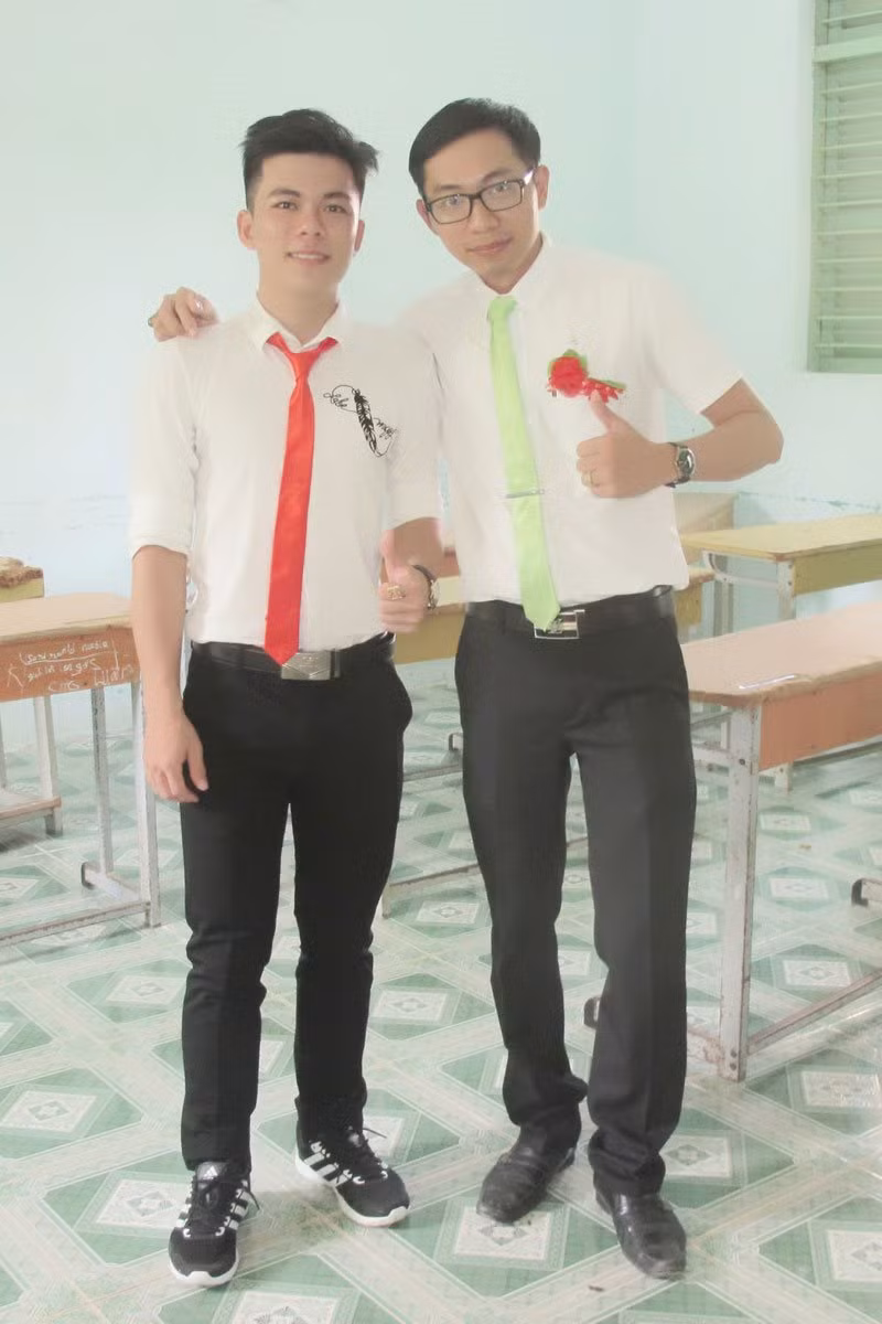 Chàng “lớp trưởng nhà người ta” điển trai, đa tài nổi tiếng Sóc Trăng ảnh 3