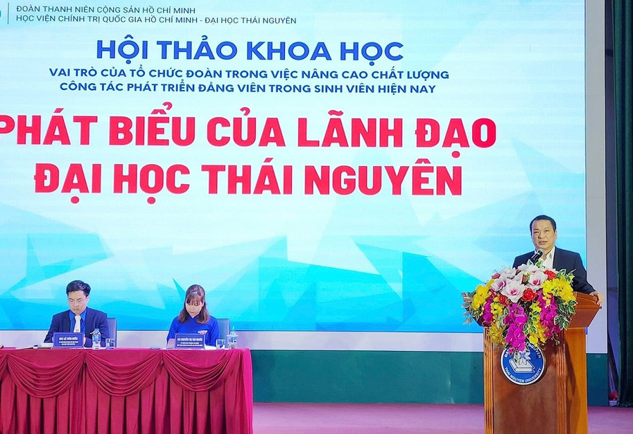 GS.TS Phạm Hồng Quang, Bí thư Đảng ủy, Chủ tịch Hội đồng Đại học Thái Nguyên phát biểu tại Hội thảo. GS.TS Phạm Hồng Quang, Bí thư Đảng ủy, Chủ tịch Hội đồng Đại học Thái Nguyên phát biểu tại Hội thảo.