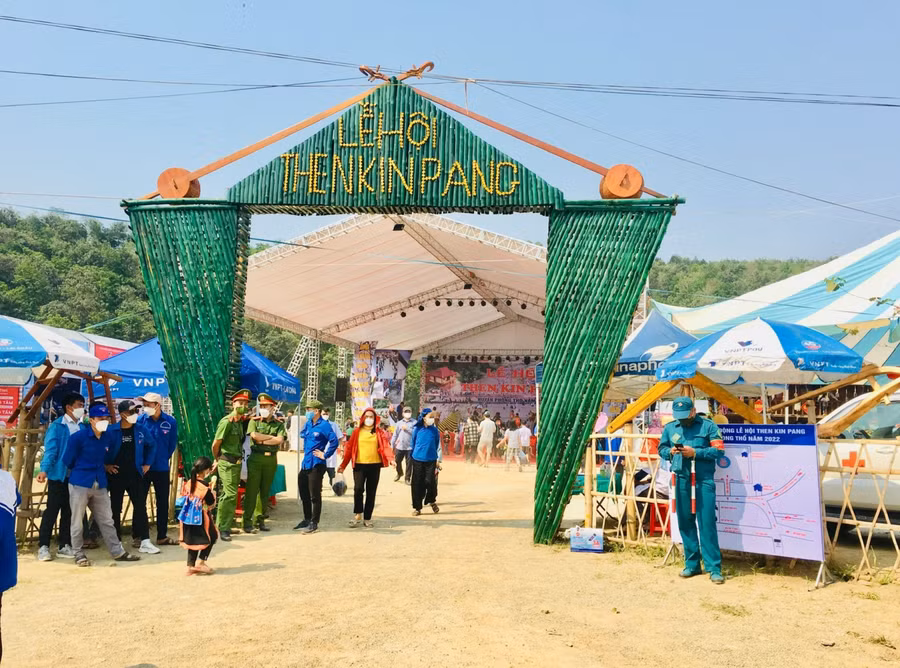 Công tác an ninh, an toàn được thực hiện dưới sự hỗ trợ của lực lượng công an địa phương.