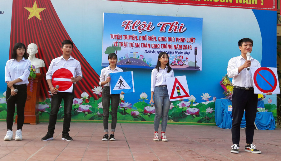 Phần thi màn chào hỏi Phần thi màn chào hỏi