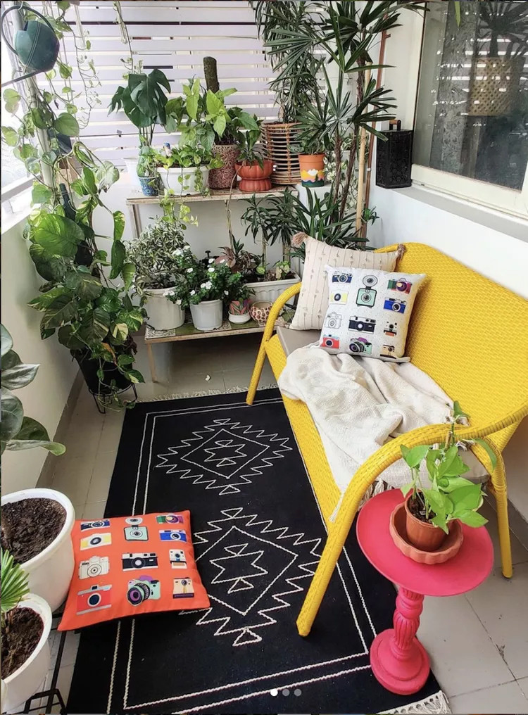 Bộ bàn ghế nhỏ kết hợp cung cấp cho bạn không gian vừa đủ. (Ảnh: ITN). Bộ bàn ghế nhỏ kết hợp cung cấp cho bạn không gian vừa đủ. (Ảnh: ITN).