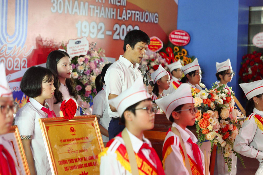 Trong những năm qua, thầy trò nhà trường luôn nỗ lực để hoàn thành tốt nhiệm vụ giáo dục đào tạo và nhận được sự tin yêu của đông đảo phụ huynh, học sinh. Trong những năm qua, thầy trò nhà trường luôn nỗ lực để hoàn thành tốt nhiệm vụ giáo dục đào tạo và nhận được sự tin yêu của đông đảo phụ huynh, học sinh.