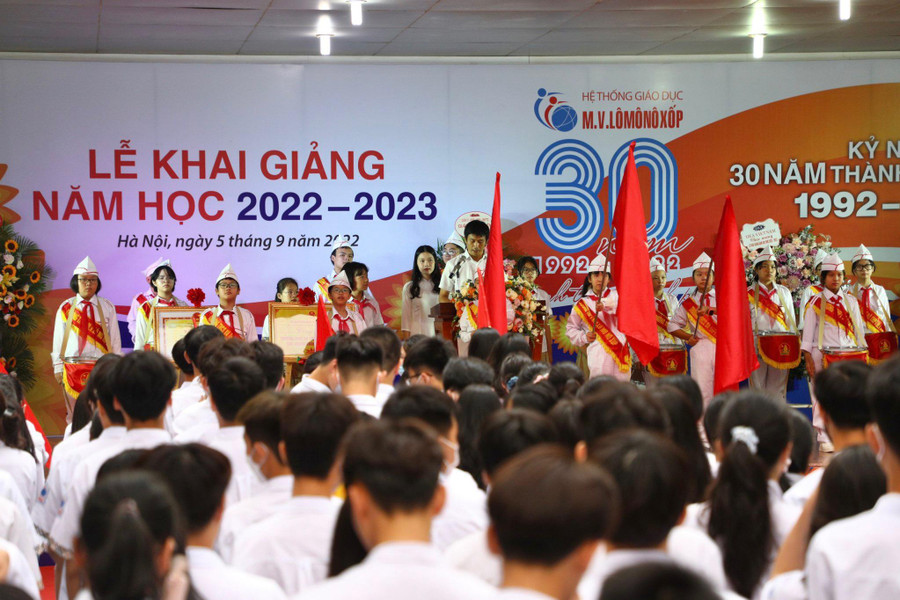 Năm 2022, Trường M.V.Lômônôxốp kỷ niệm tròn 30 năm ngày thành lập và đón Bằng công nhận trường đạt chuẩn quốc gia mức độ 2, Bằng khen của Bộ trưởng Bộ GD&ĐT. Năm 2022, Trường M.V.Lômônôxốp kỷ niệm tròn 30 năm ngày thành lập và đón Bằng công nhận trường đạt chuẩn quốc gia mức độ 2, Bằng khen của Bộ trưởng Bộ GD&ĐT.