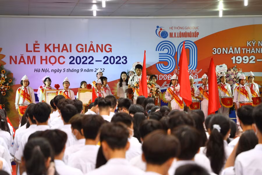 Năm 2022, Trường M.V.Lômônôxốp kỷ niệm tròn 30 năm ngày thành lập và đón Bằng công nhận trường đạt chuẩn quốc gia mức độ 2, Bằng khen của Bộ trưởng Bộ GD&amp;ĐT.