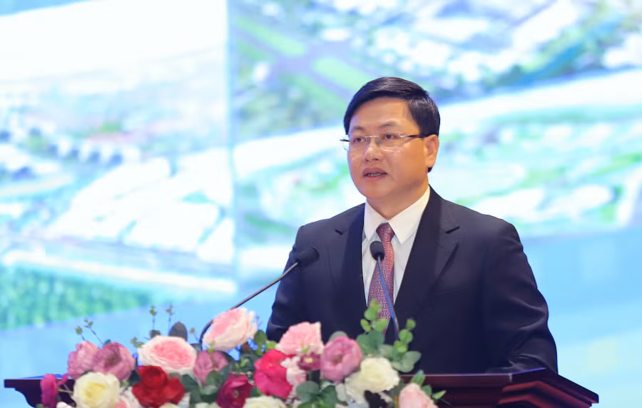 Ông Mai Xuân Liêm, Ủy viên Ban Thường vụ Tỉnh ủy, Phó Chủ tịch UBND tỉnh công bố Quyết định của Thủ tướng Chính phủ về việc phê duyệt Quy hoạch chung đô thị Thanh Hóa, tỉnh Thanh Hóa đến năm 2040.