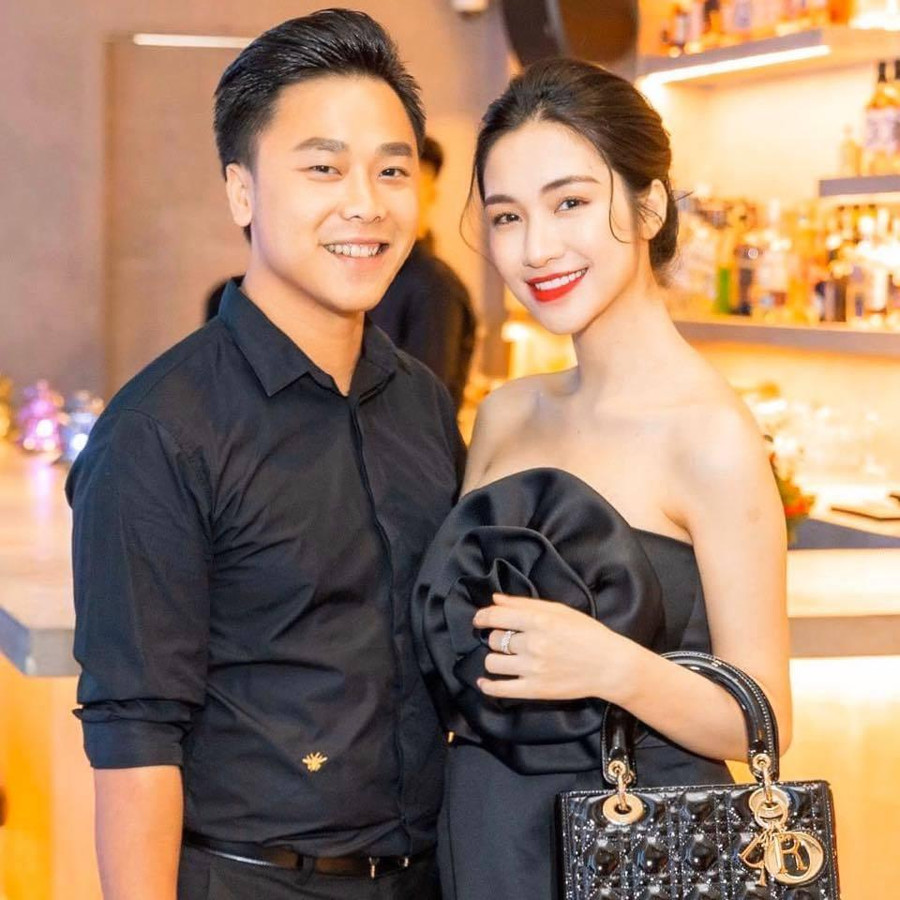 Cặp đôi thuở còn mặn nồng. Cặp đôi thuở còn mặn nồng.