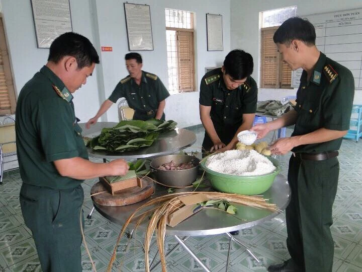 Tự tay gói bánh cho ngày Tết