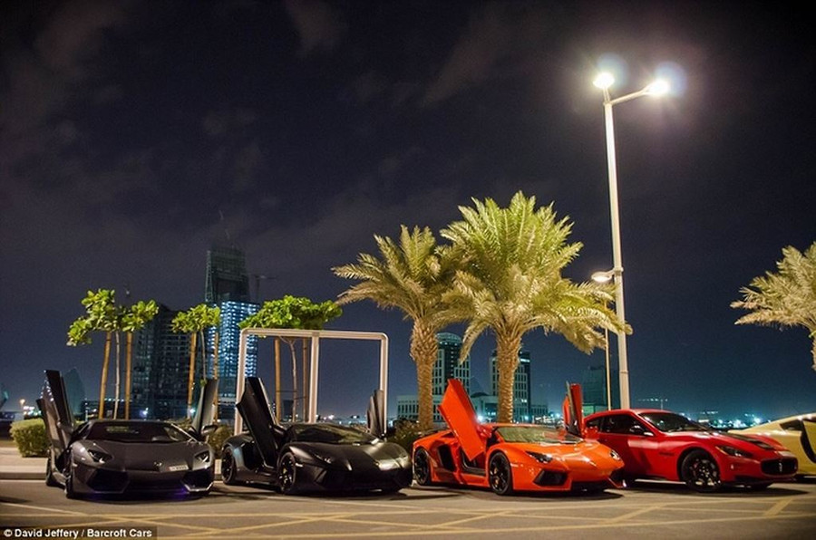 Dàn siêu xe Lamborghini tụ hội trong đêm Doha. Siêu xe nhiều nhan nhản, đại gia Việt cũng phải nể khi sang nước này