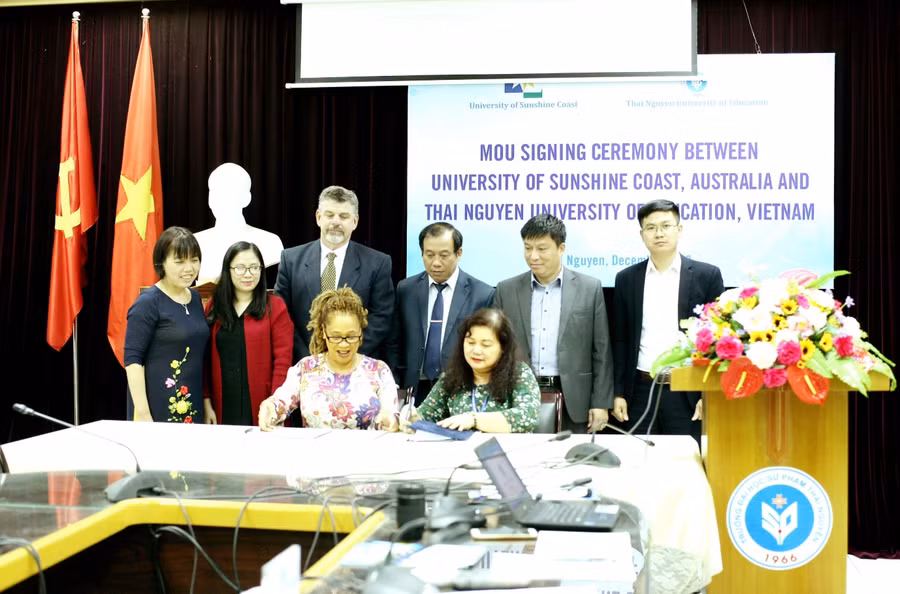 Lễ ký kết văn bản hợp tác giữa Trường ĐH Sunshine Coast (Australia) và Trường ĐH Sư phạm (ĐH Thái Nguyên).