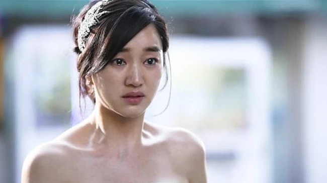 Mới về nhà chồng được nửa ngày, cô dâu mới phải kéo va li đi ngay trong đêm