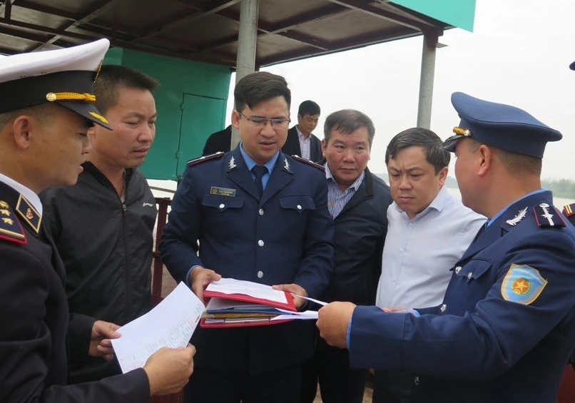 Nghiêm cấm “châm chước” đò ngang, tàu khách vi phạm ngày Tết