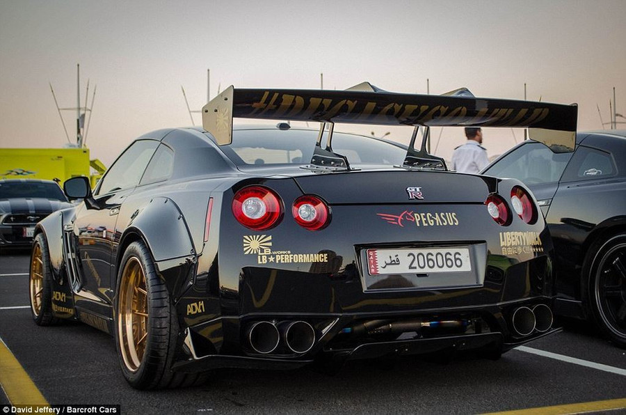 Nissan GT-R với bản độ Full đến từ ADV1 cùng biển số dễ nhớ. Siêu xe nhiều nhan nhản, đại gia Việt cũng phải nể khi sang nước này