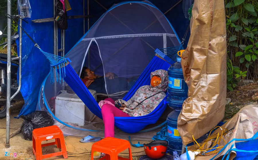 Vu mai Tet e chua tung co, hang nghin goc chong cho giua dong hinh anh 11