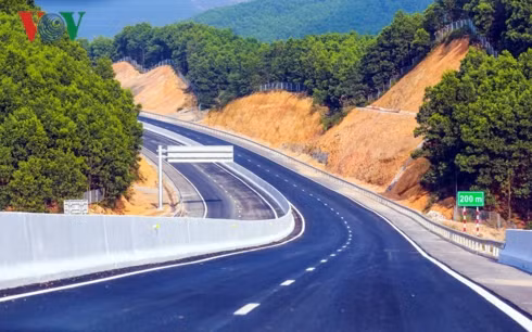 cao toc ha long - van don chinh thuc duoc dua vao khai thac tu ngay 1/2 hinh 1