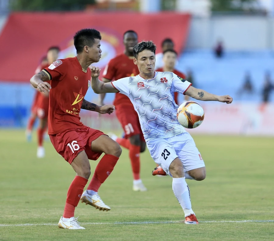 Lịch thi đấu bóng đá 8/3: Nóng vòng 19 V-League