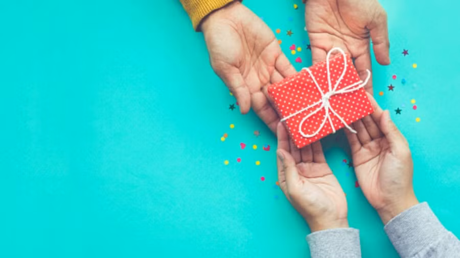 Việc tặng trải nghiệm thay thế món quà vật chất ngày càng trở nên phổ biến. (Ảnh: ITN).
