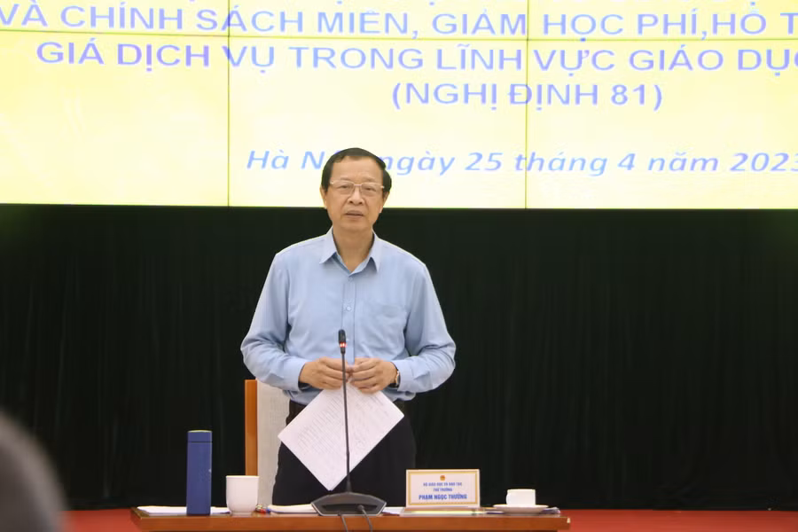 Thứ trưởng Bộ GD&ĐT Phạm ngọc Thưởng phát biểu tại Hội thảo.