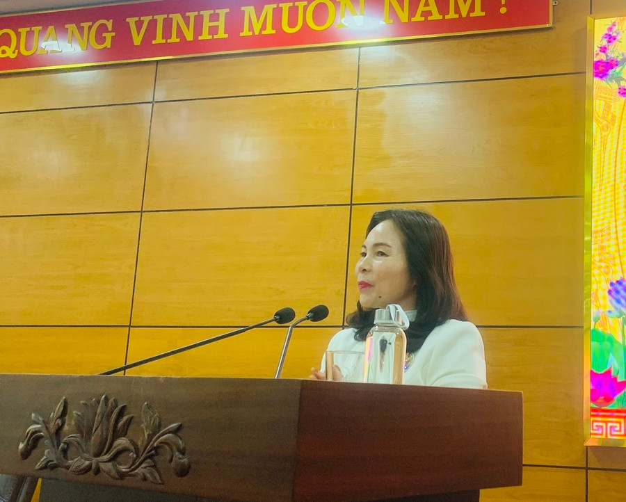 Bà Dương Bích Nguyệt, Giám đốc Sở GD&ĐT Lào Cai phát biểu tại Hội nghị. Bà Dương Bích Nguyệt, Giám đốc Sở GD&ĐT Lào Cai phát biểu tại Hội nghị.