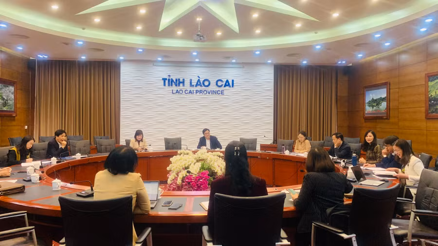 Các đại biểu chia tổ thảo luận tại Hội nghị.