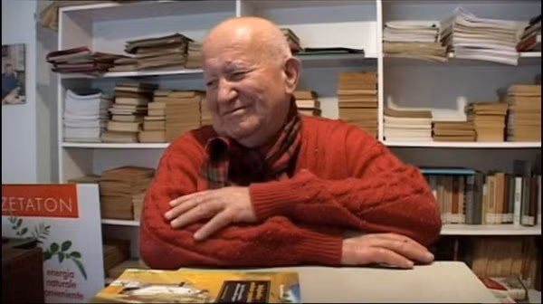  Riccardo thành thạo 100 loại ngôn ngữ cổ 