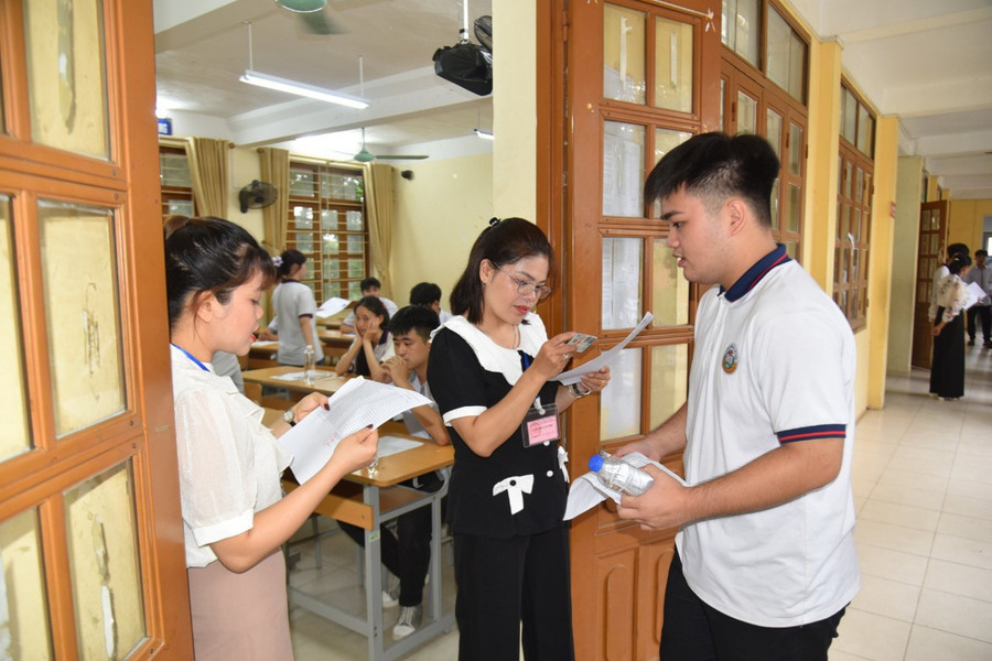 Thí sinh bước vào phòng thi với tâm thế vững vàng