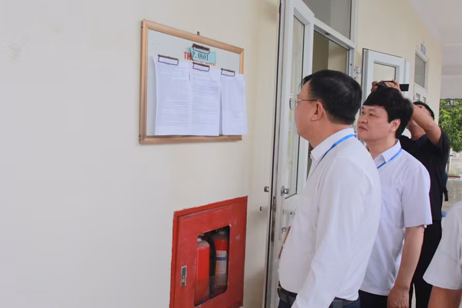 Lãnh đạo tỉnh Thái Nguyên kiểm tra công tác tổ chức kỳ thi.