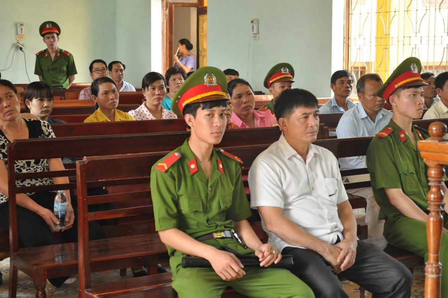 Ông Hùng tại phiên tòa.