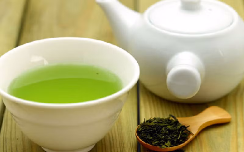 Trà xanh góp phần rất lớn vào việc phòng ngừa tình trạng da lão hóa sớm, giảm mụn hình thành, cũng như dưỡng trắng da và ngăn ngừa thâm nám hữu hiệu.