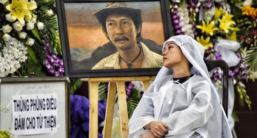 các nghệ sỹ tp.hcm đến thắp hương tiễn biệt cố nghệ sỹ lê bình