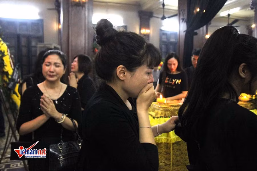Tang lễ đẫm nước mắt nạn nhân vụ tai nạn ở hầm Kim Liên