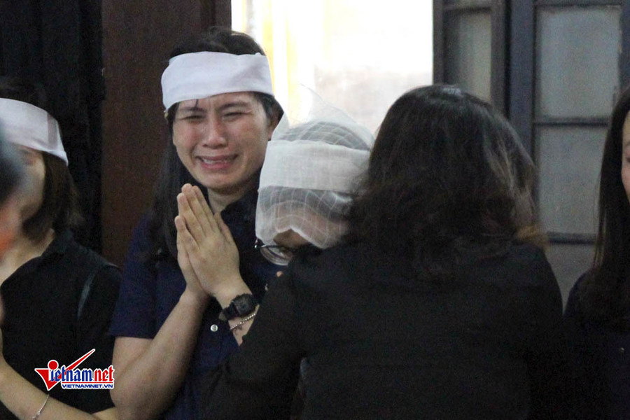 Tang lễ đẫm nước mắt nạn nhân vụ tai nạn ở hầm Kim Liên