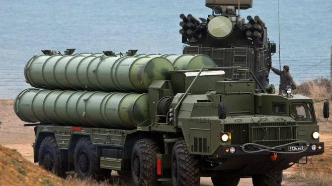 Tên lửa S-400.