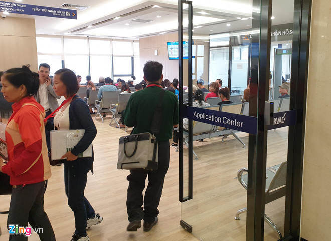 Thay đổi cách nhận hồ sơ, biển người xin visa Hàn Quốc "biến mất" ảnh 3 Thay doi cach nhan ho so, bien nguoi xin visa Han Quoc bien mat hinh anh 3