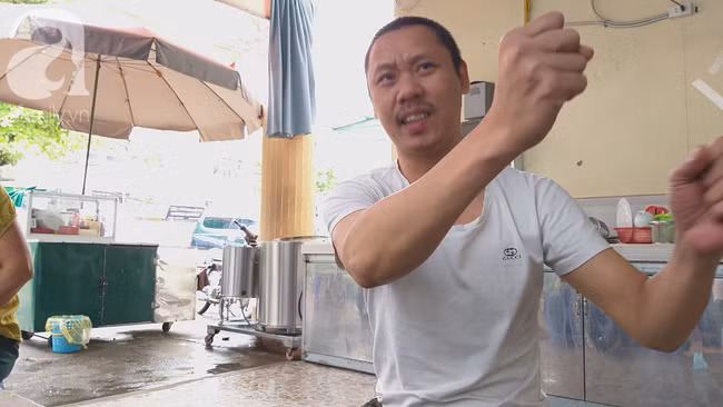 Người phát hiện bé trai sơ sinh trong thùng rác giữa trời mưa lớn: Suýt chút nữa là thằng bé bị chôn sống rồi-4