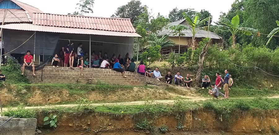 Người dân bản Củ 1 xã Quài Nưa, Tuần Giáo (Điện Biên) vẫn chưa khỏi bàng hoàng sau khi sự việc xảy ra Người dân bản Củ 1 xã Quài Nưa, Tuần Giáo (Điện Biên) vẫn chưa khỏi bàng hoàng sau khi sự việc xảy ra