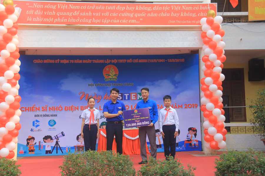 Tỉnh đoàn Điện Biên đón nhận phần quà do các cơ quan TW tài trợ cho 3 công trình điểm sinh hoạt, vui chơi cho thiếu nhi tỉnh Điện Biên Tỉnh đoàn Điện Biên đón nhận phần quà do các cơ quan TW tài trợ cho 3 công trình điểm sinh hoạt, vui chơi cho thiếu nhi tỉnh Điện Biên