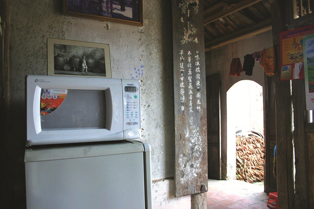 Một ngôi nhà cổ ở Đường Lâm (Sơn Tây, Hà Nội), nơi còn lưu giữ những nét kiến trúc, văn hóa xưa hài hòa cùng những nét mới của cuộc sống hiện đại Một ngôi nhà cổ ở Đường Lâm (Sơn Tây, Hà Nội), nơi còn lưu giữ những nét kiến trúc, văn hóa xưa hài hòa cùng những nét mới của cuộc sống hiện đại