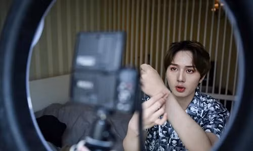 Ngành son phấn cho đàn ông bùng nổ ở Trung Quốc - Hình 1