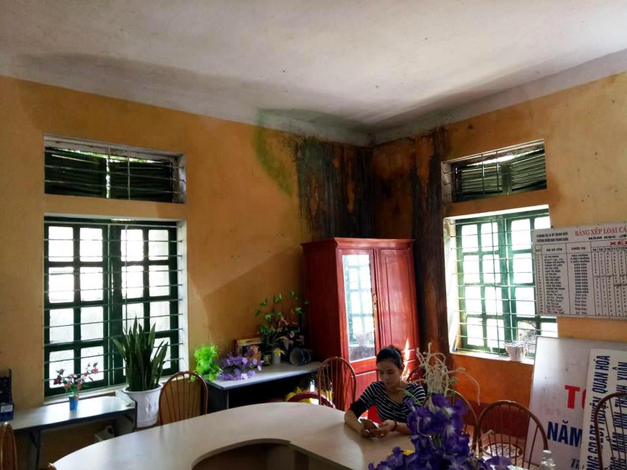 Góc tường của phòng hiệu bộ nhà trường.