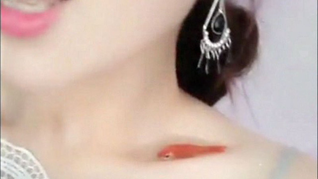 Trào lưu nuôi cá trên xương quai xanh để khoe độ mảnh mai ảnh 3 Tại Trung Quốc, phụ nữ mảnh mai lộ xương quai xanh được cho là hấp dẫn