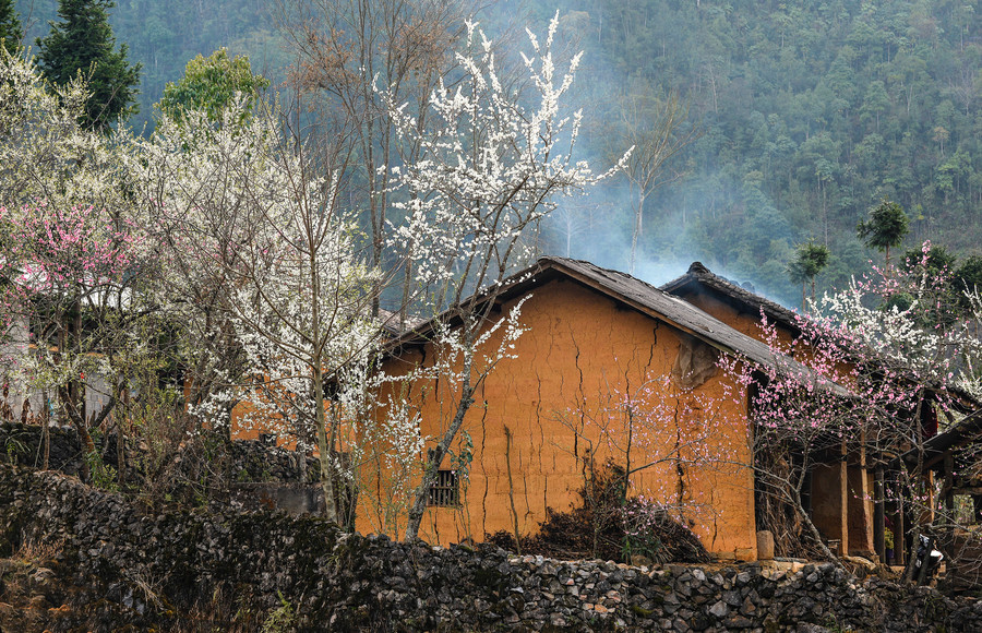 Một ngôi nhà cổ bản Lao Xa (Sủng Là, Đồng Văn) còn khá nguyên bản Một ngôi nhà cổ bản Lao Xa (Sủng Là, Đồng Văn) còn khá nguyên bản