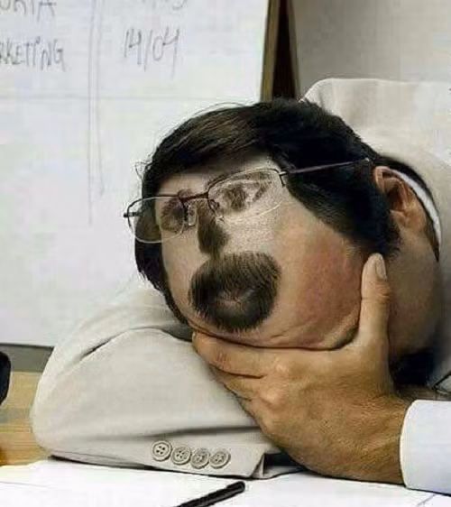 Cách sinh viên ngủ gật trong lớp.