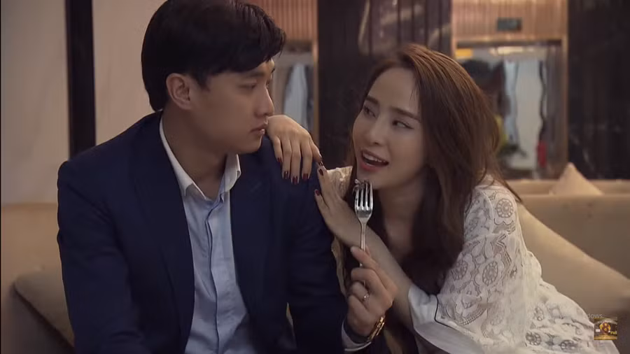 Về nhà đi con tập 69 Preview: Vũ đang tận tình bón thức ăn cho Nhã.