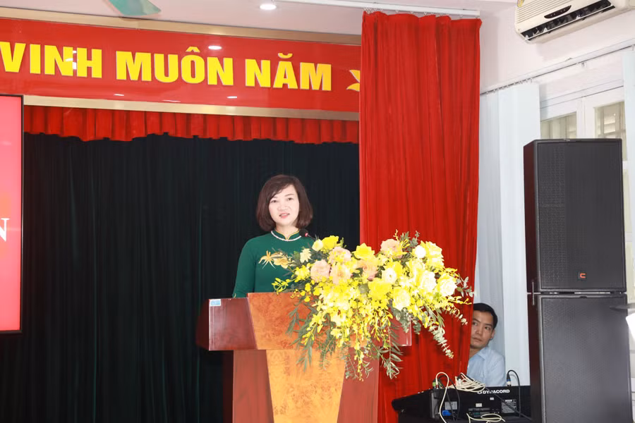 Bà Nguyễn Thị Hiền phát biểu.