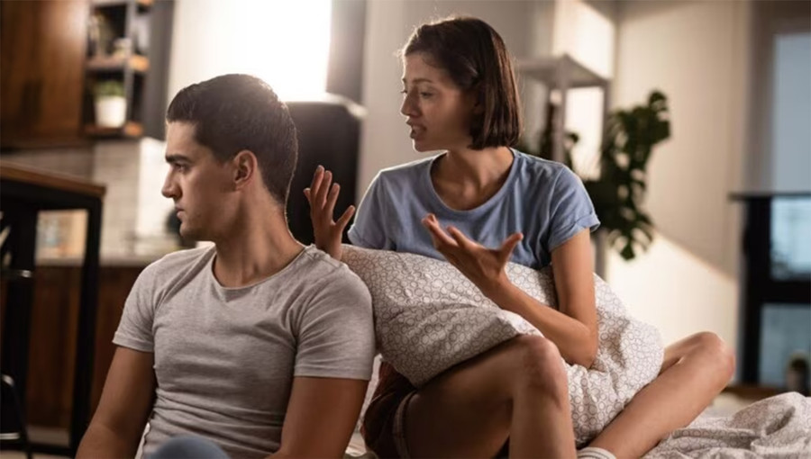 Một số người cho rằng gần gũi bạn tình trong lúc giận dữ có thể khiến “cuộc yêu” bốc lửa, hấp dẫn hơn. (Ảnh: ITN) Một số người cho rằng gần gũi bạn tình trong lúc giận dữ có thể khiến “cuộc yêu” bốc lửa, hấp dẫn hơn. (Ảnh: ITN)