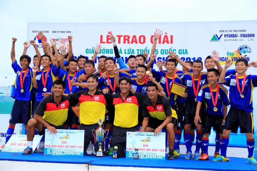 U15 PVF vô địch giải bóng đá U15 quốc gia 2013