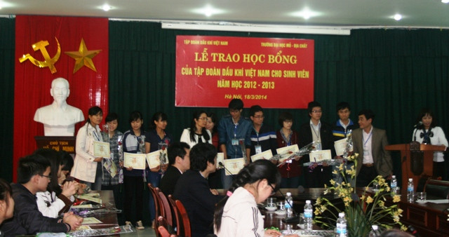 	Những sinh viên xuất sắc nhận học bổng của Tập đoàn Dầu khí