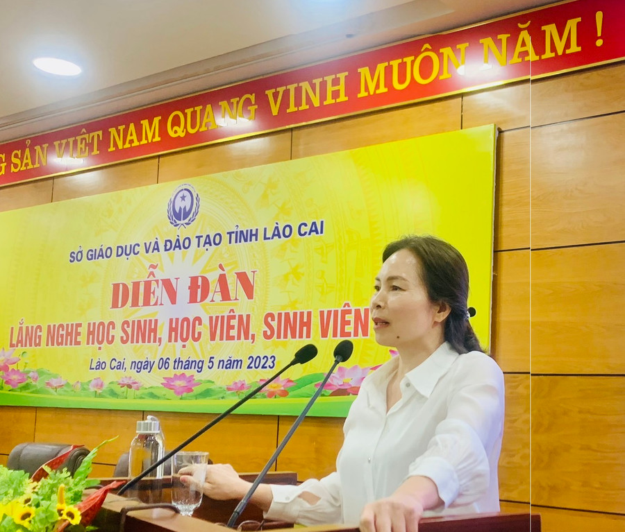 Bà Dương Bích Nguyệt, Giám đốc Sở GD&amp;ĐT Lào Cai phát biểu tại Diễn đàn.